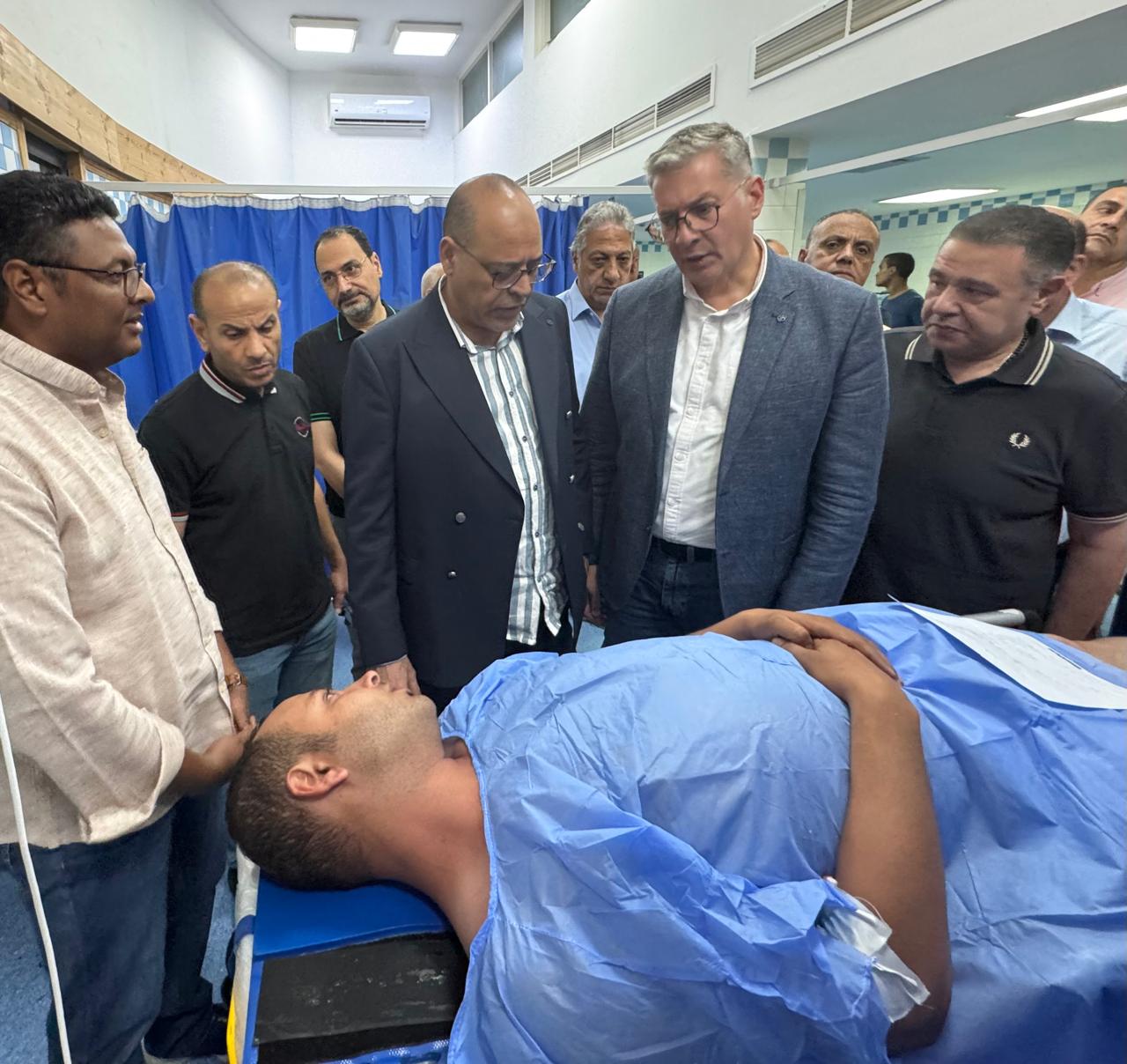 وزيرا البترول والعمل يطمئنان علي الناجين بحادث بارج خليج السويس 